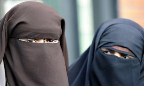 Tourists in Alps warned of French burqa ban
