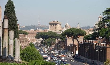Knife-wielding man sparks terror in Rome