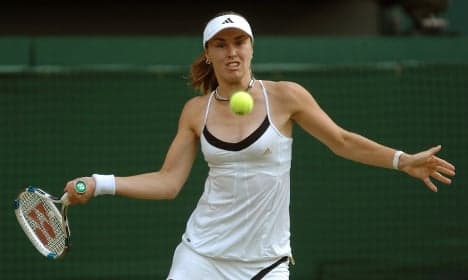 Hingis recaptures Wimbledon glory days