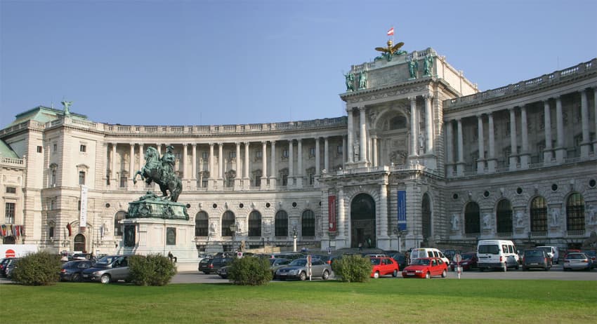 'Fake fundraisers' scam tourists in Vienna