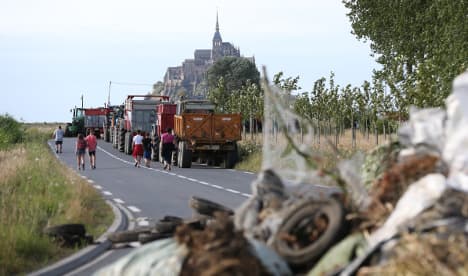French farmers' protest cuts off Mont-St-Michel