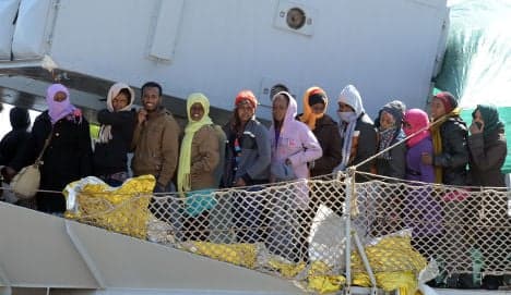At least ten migrants die trying to reach Italy