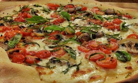 Pizza makers call for 'license to bake'