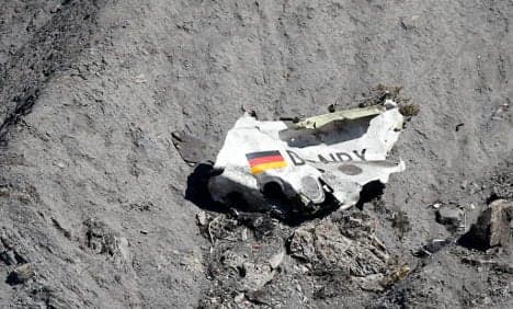 Lufthansa defends crash compensation offer