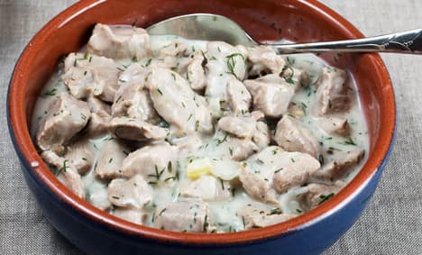 How to make lamb stew in a creamy dill sauce