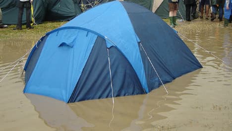 Hundreds flee floods at music festival campsite