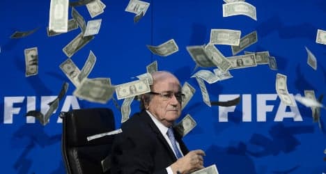 Protester showers Blatter with fake bank notes