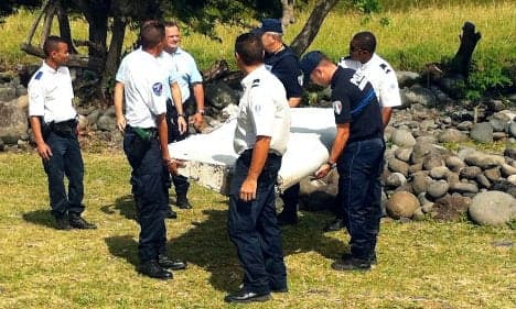 Réunion's plane debris to be probed in France