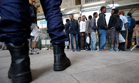 Refugees shun Sweden over long waiting times