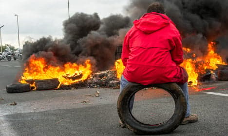 Calais: French strikers threaten to up the ante