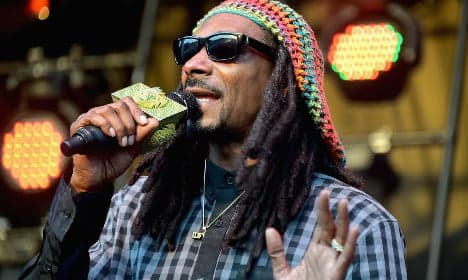 Rapper Snoop Dogg held by Italian customs