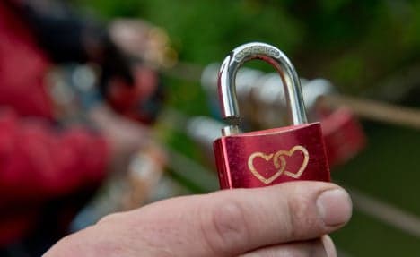 1/3 Germans seek lovers with bulging wallets