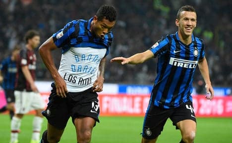 Guarin fires Inter top as Balotelli returns to fray