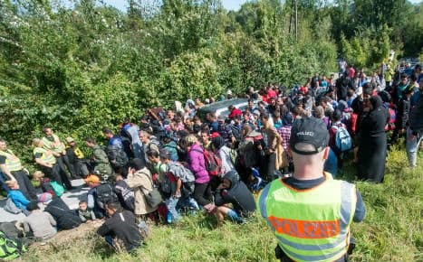 Minister moots asylum checks at German border