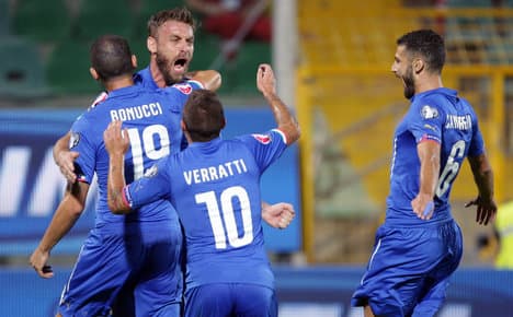 De Rossi fires Italy top after Bulgaria win