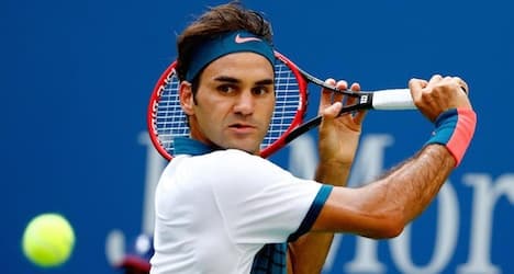 Federer advances after effortless win over Mayer