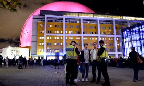 Police investigate if U2 gig 'gunman' was officer