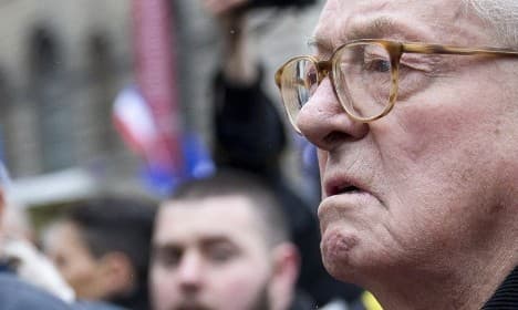 Ousted Le Pen senior forms new group