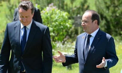 Hollande waits to hear of Cameron's EU reforms