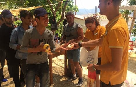 Danish tourists helping refugees in Greece