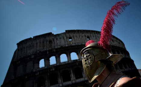 Roman gladiators rob foreign filmmakers