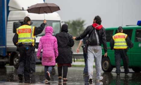 Police hunt smugglers on Czech border
