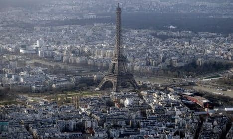 Paris: Eiffel Tower closed after intrusion