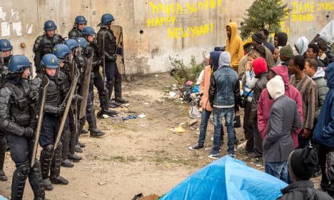 Syrian refugees turfed out of Calais camps
