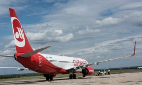 Air Berlin flight forced down by wing fracture