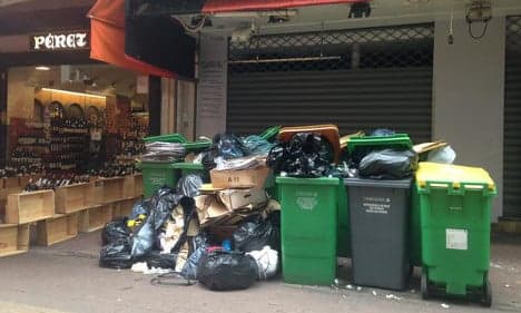 Strike sees rubbish pile up on Paris streets