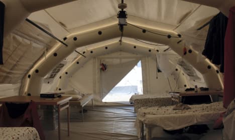 Sweden to erect tents for hundreds of refugees