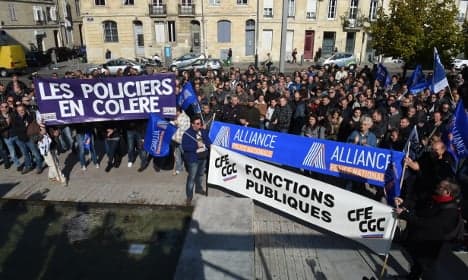 French PM moves to pacify protesting police
