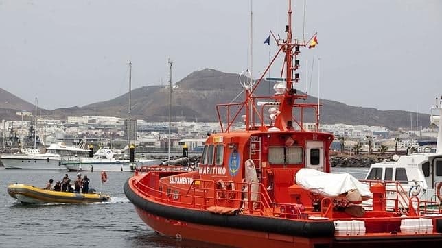 Coastguard search for 39 migrants missing from boat en route to Spain