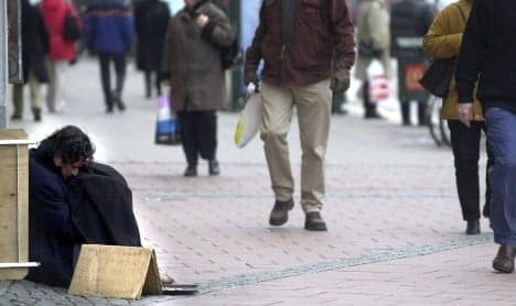 Moderates: 'Grant local powers to ban begging'