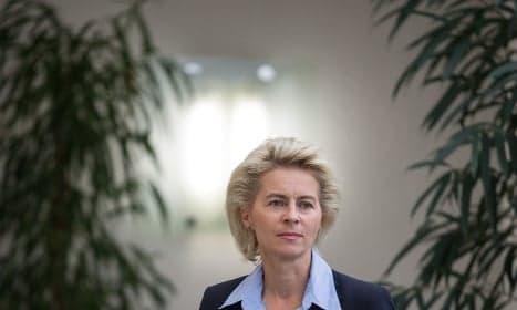 German defence minister defends claims on CV