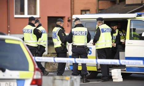 Police face bomb threat in southern Sweden