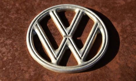 VW credit rating cut as emissions scandal grows