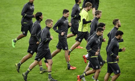 Bomb threat hits German football team in Paris
