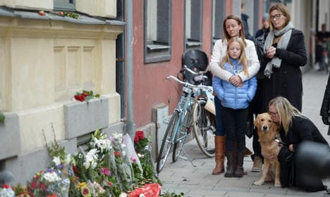 Swedes join Europe's silence for Paris victims