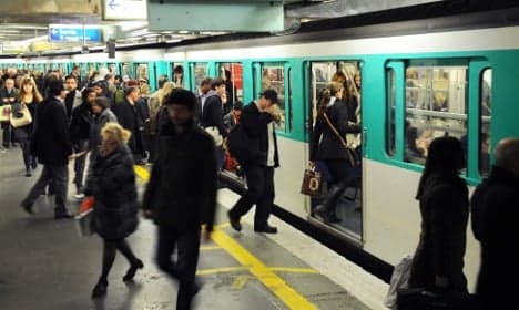 Paris woos commuters with new transport apps