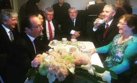 Hollande's 'coffee break' turns into PR blunder
