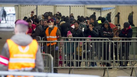 Hundreds of migrants sent back to Slovenia