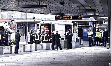 Airport bomb ‘jokesters’ must stay in Denmark