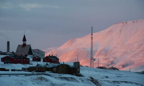 'Extraordinary' red skies wow Svalbard locals