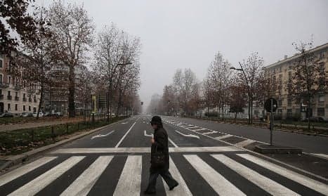 Car clampdown as smog smothers Italy