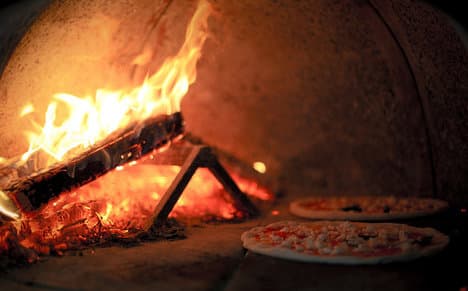 Italy town fights smog by 'banning' pizza making