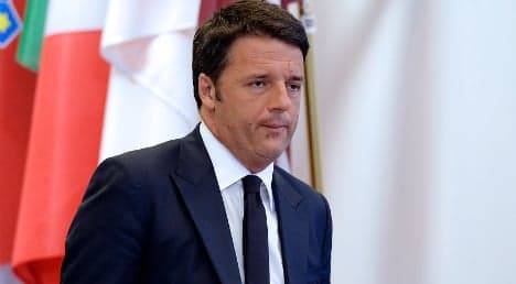 Renzi vows to aid savers hit by bank rescue