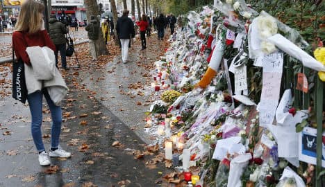 Paris to archive tributes left after terror attacks