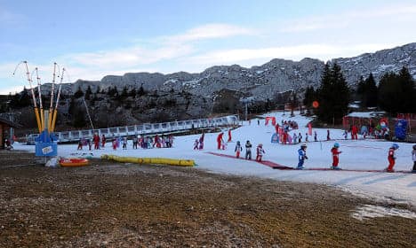 Balmy winter hits French ski workers in wallet