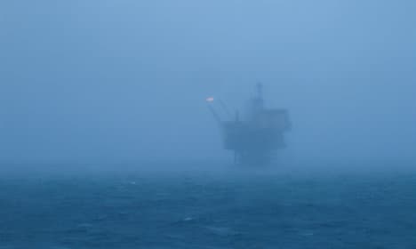 Chaos as huge wave kills Norway oil rig worker